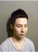 長めに残した前髪がポイントの2ブロックショート