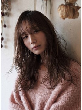 ヘアデザイン ソラ(Sola) ウエットなみなみウェーブロング×シースルーバング×ベージュ