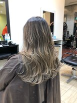 ケリーズグリーン(Kelly's Green)&nbsp;バレイヤージュ×エモベージュ