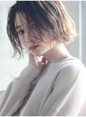 大人かわいい ショートパーマ 大人ガーリー ネイビージュ 黒髪