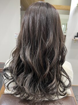 エルパライソ リフォ(Elparaiso Reff) ハイライトで透明感グレージュ