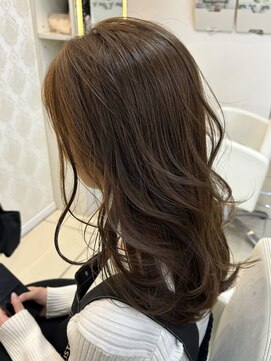 フレア(FLAiR) ブリーチなしの明るめベージュカラーコテ巻き仕上げ