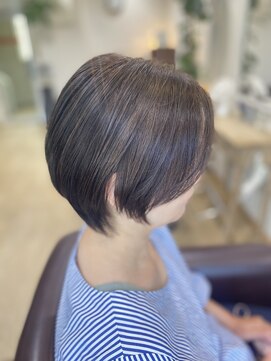 プラウドヘアー(Proud hair) 襟足の長さが絶妙…★大人なエアリーひし形ショート★