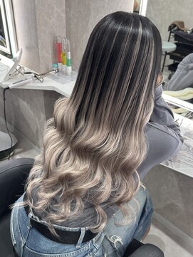 アエラバイトゥルークリエイション(AERA by True Creation) 黒髪/クラゲヘアー/オリーブグレー/小顔/ココアベージュ/春日部