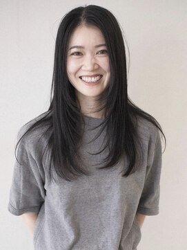 イル(ill) 暗髪　ロングヘアー　レイヤースタイル　ワンカール　大須