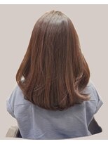 アルム(arum) 艶が印象を左右する大人のセミロング /横浜/元町/白髪ぼかし