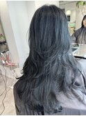 ハッシュカットレイヤーヘアブルーアッシュブリーチなしカラー