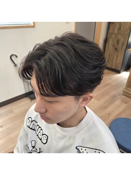 タスクヘアー(task hair) フェザーパーマ×ツーブロックセンターパート刈り上げショート2