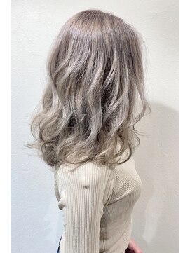 ヴィフクローネ(vifkrone) ハイトーングレー【高山】