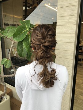 ヘアメイク ゼロ(0) 編みおろしhappyスタイル