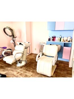 amieとは「友人」という意味。友人の部屋に来たかのようにリラックスしながら施術を受けて頂けます◎