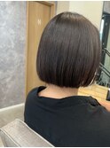 ミニボブ、暗めベージュカラー