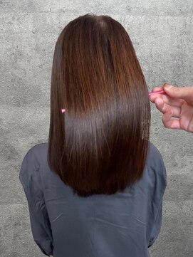 イシン(ISIN) 黒髪/縮毛矯正/髪質改善/インナーカラー[保土ヶ谷]