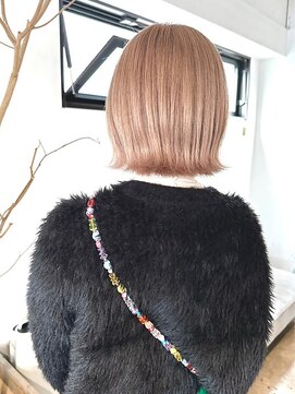 エトレ(etore) ショートボブ×ブリーチカラーミルクティーベージュ