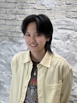 ラ ミューズ ヘアー(La mju:z hair) さりげないオシャレ!!シルバーメッシュセンターパートウルフ(a