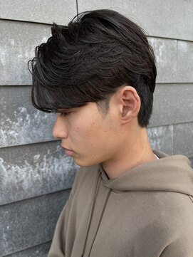 ヒュイル バイ ニアウ(Hwyl by Niau) メンズマッシュセンターパートスパイラルパーマニュアンスパーマ