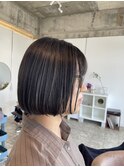 【ナチュラルハイライト×切りっぱなしボブ】