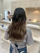 ヘアーワークス ボナ(HAIR WORKS bona.)&nbsp;透明感際立つ◎グレージュのグラデーションカラー/ウェーブ
