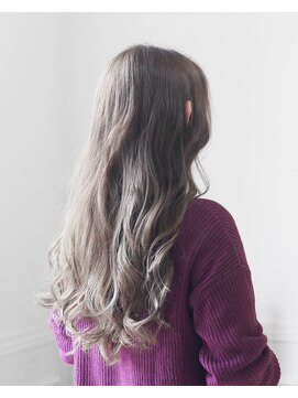 リリー ヘアー デザイン(LILY HAIR DESIGN) 透明感のカラーのロングスタイル　グレージュベージュ