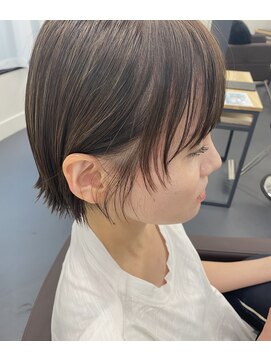 シア(sia) おしゃれなミニボブ