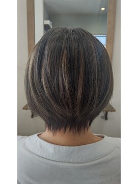 いとをかし美容室 黒×ハイライト×グレイジュ