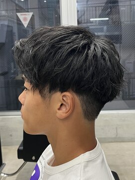 フイ 代々木(Hui) メンズ/アップバング/ツーブロックマッシュ/束感ショート波巻き