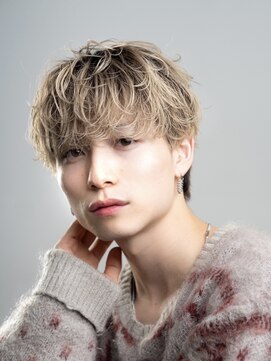 オーシャントーキョーオーバー 渋谷(OCEAN TOKYO OVER) 韓国ヘアカルマニュアンスコンマバングセンターパート黒髪ウルフ