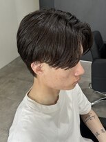 ヒュイル バイ ニアウ(Hwyl by Niau) メンズカットパーマニュアンスパーマセンターパートウルフカット