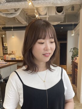 柔らかブラウン×ふんわりレイヤーミディ