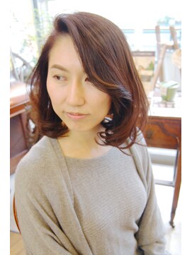 ベル(BELL) 肩上にボリュームのあるボブスタイルがとてもいい感じです♪