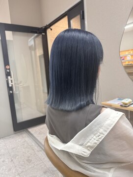 シカ 神戸三宮元町店(Cica) 切りっぱなし ボブ ネイビーブルー ブリーチ 色落ち  三宮