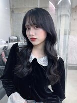 フィヴェント(Fivent)&nbsp;黒髪xくびれウェーブヘアはニュアンスパーマで／骨格診断カット