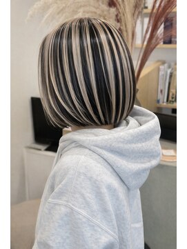 ハイク(HYKE) ブラック×グレージュベージュ筋感ボブ