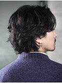大人の波巻きスパイラルパーマミディアムロングメンズカットヘア