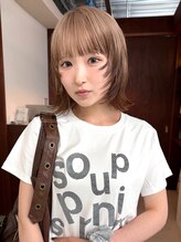 テトヘアー(teto hair)&nbsp;ミルクティーベージュ　ハイトーン　レイヤー　外ハネ　透明感