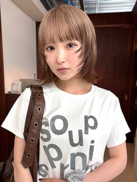 テトヘアー(teto hair) ミルクティーベージュ　ハイトーン　レイヤー　外ハネ　透明感