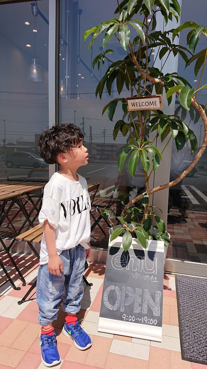 スタイリストカット（小学生・幼児）　￥3000