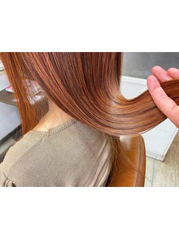 今女性から話題沸騰中の"酸熱トリートメント"。施術を重ねるごとに、見違えるほどの艶髪を生み出します◎