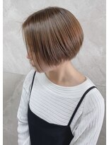 ドゥマン(Demain)&nbsp;グレーベージュ大人可愛い小顔ワンサイドショートボブ丸み前下り