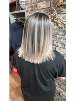 ヘアビューティースタジオ ラルガ(Hair beauty studio Raruga) ホワイトバレイヤージュ