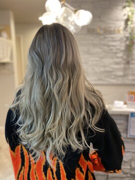 リシャール(R’E CHALE) ホワイトシルバー