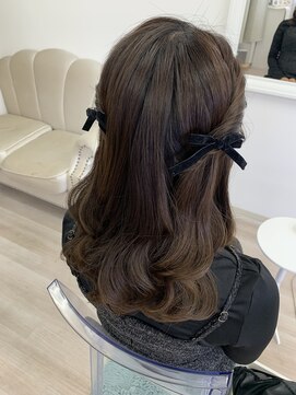 アリー(ALLIE´) 〇ナチュラルハーフツイン【BEAUTY SALON ALLIE´】