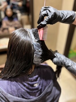アース コアフュールボーテ 掛川店(EARTH coiffure beaute)の写真/毎月蓄積されていく頭皮の負担を最小限に。当店では染めるたびに素髪に自信が持てる、掛川唯一の体験を！
