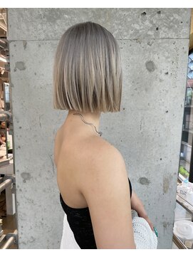 ランド(LAND) 切りっぱなしボブ　ホワイトグレージュ　ブリーチカラー
