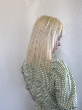 ジュリア(Giulia) ハイトーンカラー外国人風ブロンドヘア