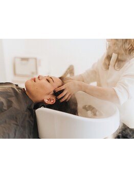 【完全個室の極上ヘッドスパ】新しくなったAujua《オージュア》のスキャルプラインでこだわりの頭皮ケア