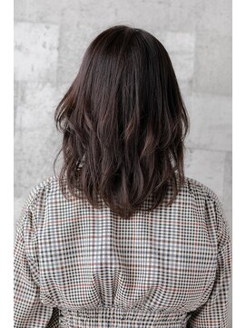 ソラネル(SOLENNEL) 20代30代40代大人かわいいセピアベージュ×上品レイヤーミディ b