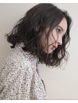 ピズムハク(PISM hak) セミウェットウェーブ/ブルーグレージュ/春パーマ/パーマボブ