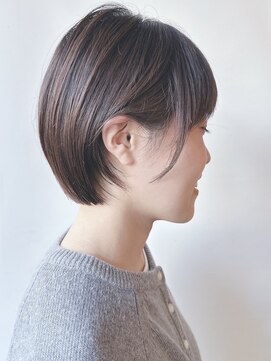 モリオ(morio) =前下がりショートボブ耳かけショートボブ丸みショート30代40代