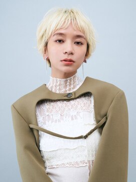 ヘアサロンガリカアオヤマ(hair salon Gallica aoyama) 前髪ありコンパクトショートにハイトーンホワイトブロンドカラー